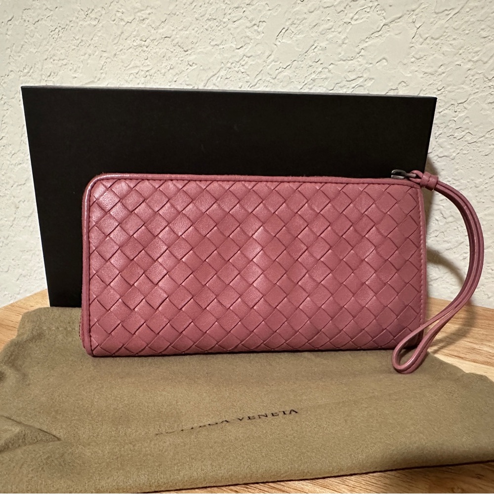 Bottega Veneta Mauve Woven Leather Wristlet